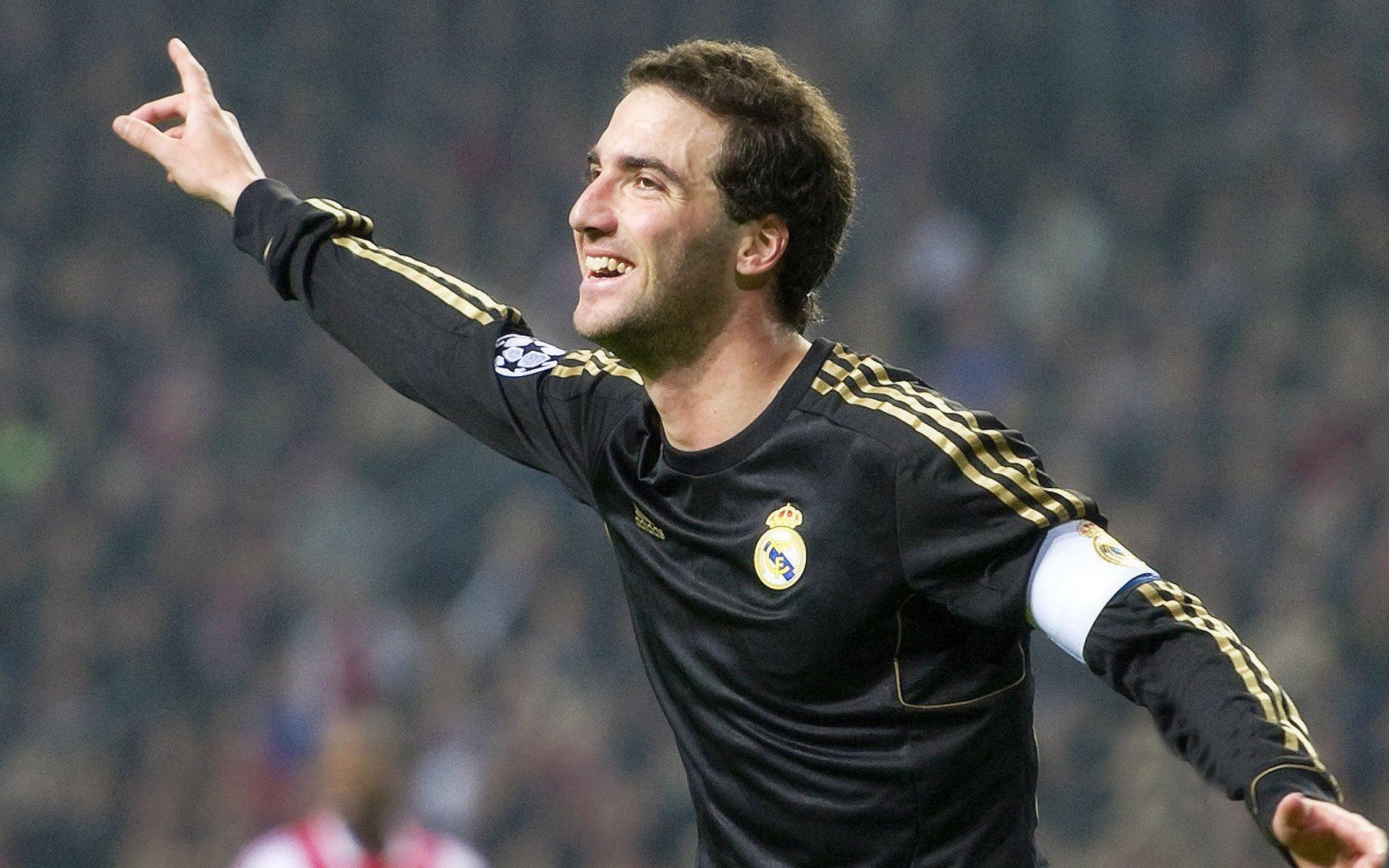 中超焦点战，阿瑙托维奇头槌破门，奥斯卡点射定乾坤，上海海港2比1力克武汉卓尔